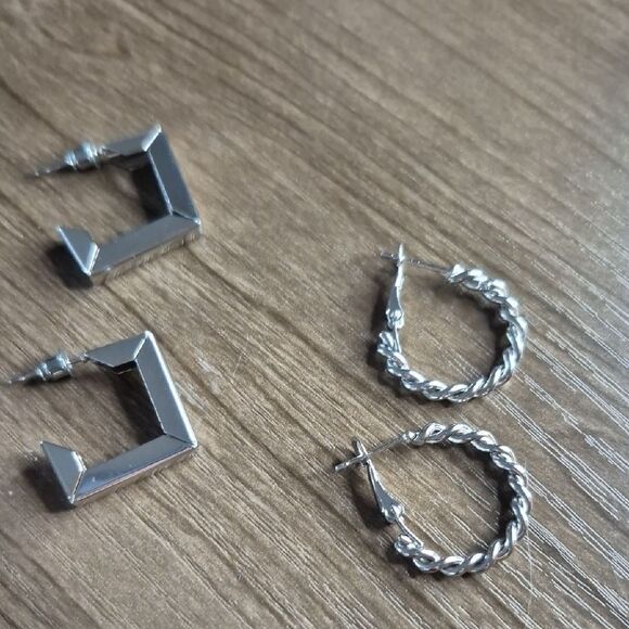 3/$16🎁 2 Pair Silver Geometric Twisted Hoop Earrings | Stocking Stuffers 202 - Picture 3 of 7